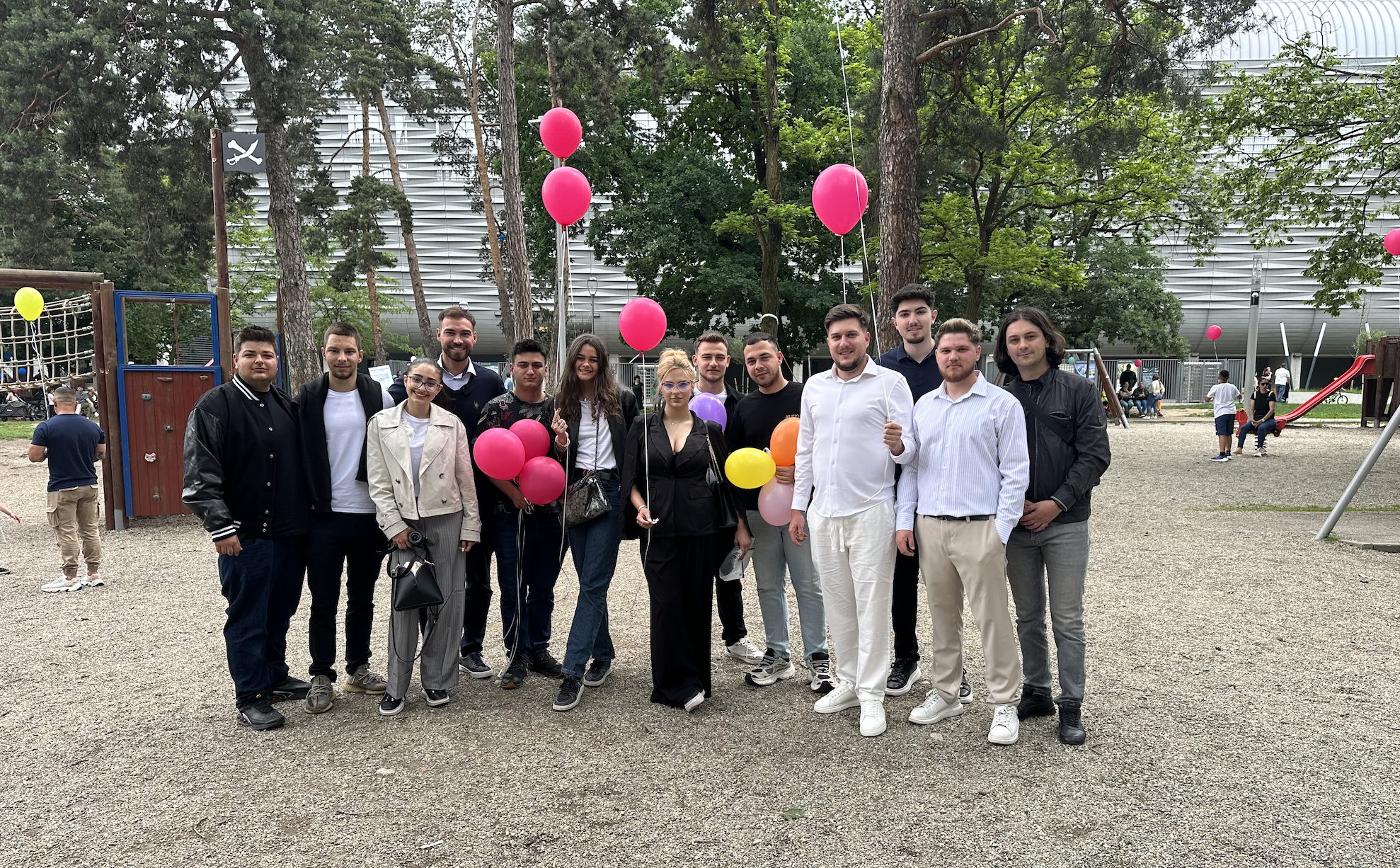 (P) Tineretul Social Democrat Municipiul Sibiu a adus zâmbete, bucurie și culoare copiilor