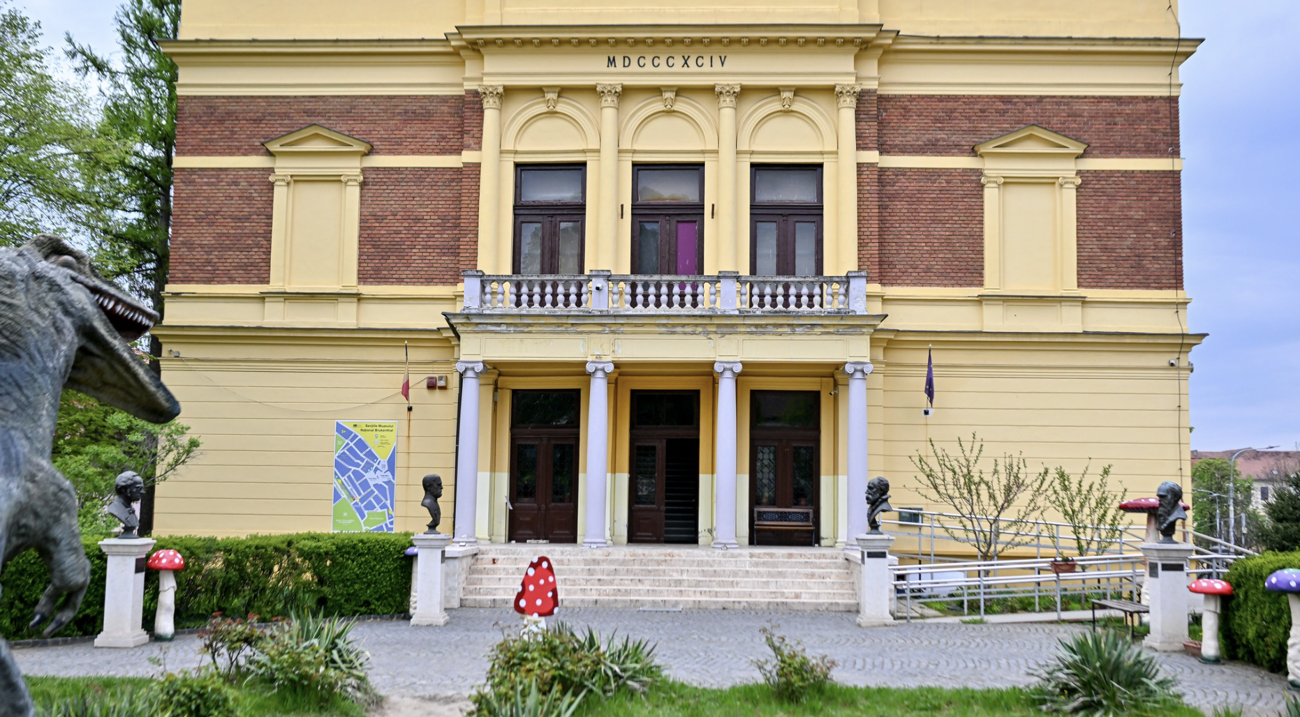 Fosile de milioane de ani și măsele de mamut, într-o nouă expoziție la Muzeul de Istorie Naturală din Sibiu