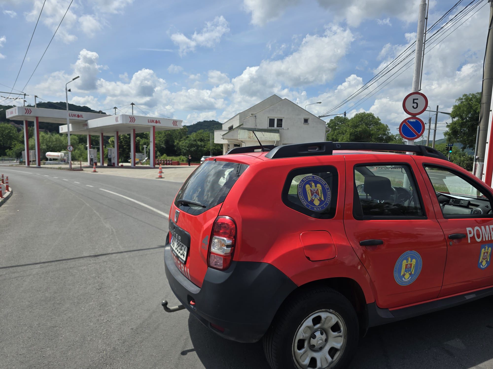 Trafic blocat pe strada Ighișului din Mediaș din cauza unei scăpări de gaze la o stație de carburanți