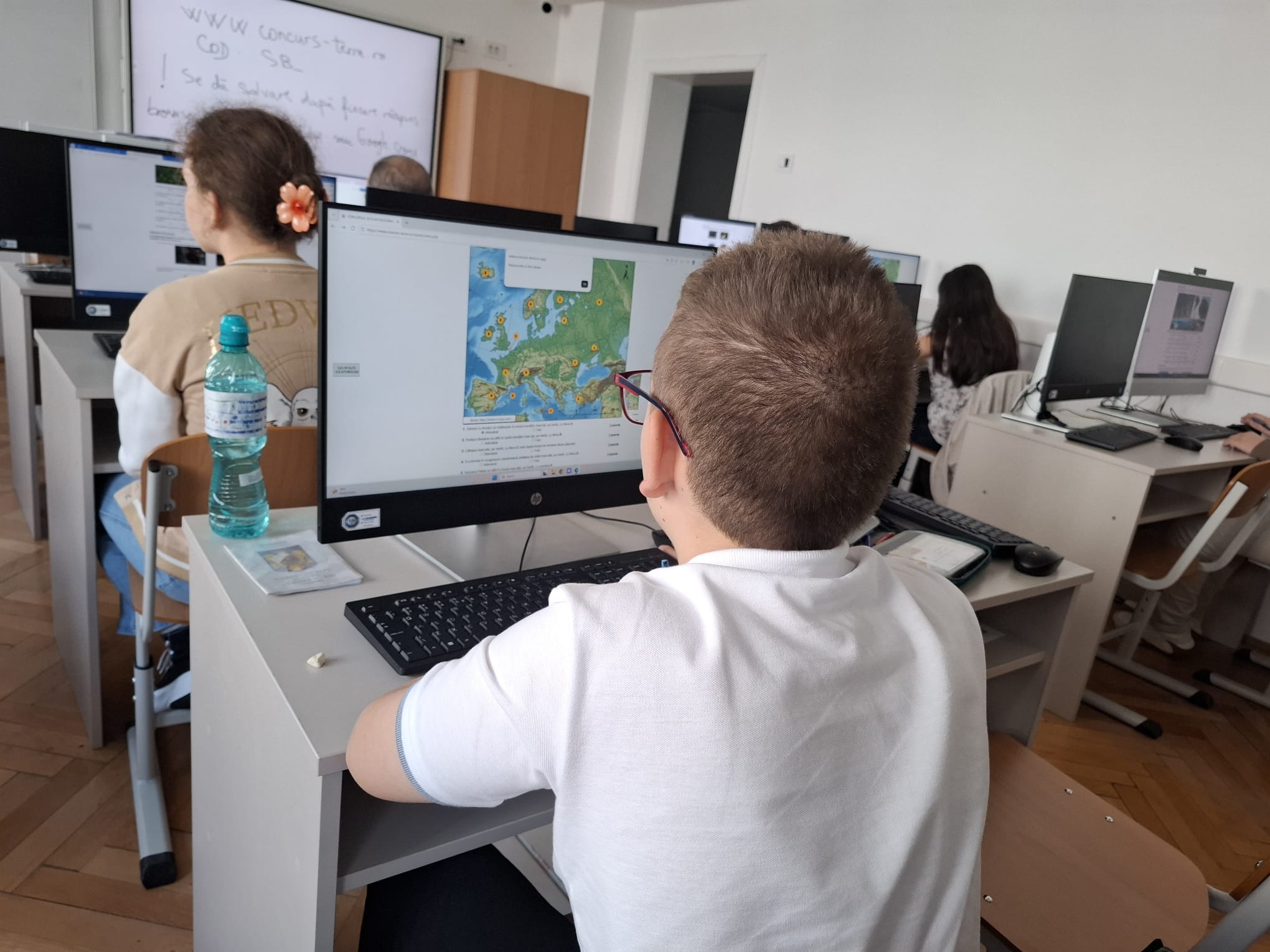 Elevii sibieni au obținut premii și mențiuni la concursurile naționale de geografie Terra