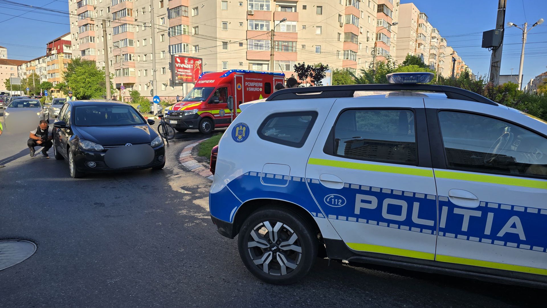 Accident pe Mihai Viteazu: un biciclist a ajuns la spital