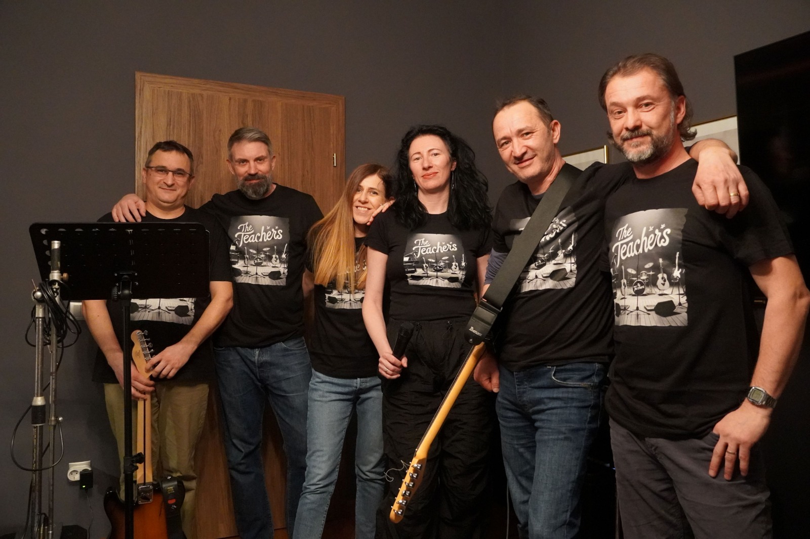 Profesorii cântă pentru elevi. Recital „The Teachers”, astăzi la „Bruk”