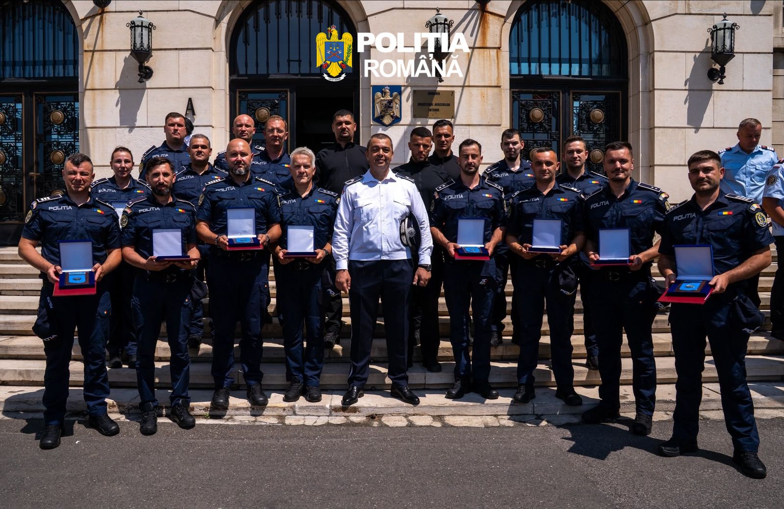 31 de polițiști sibieni, premiați pentru misiunea de salvare a lui Alexandru, copilul găsit în pădure