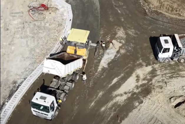 VIDEO | Intersecția dintre DN1 și drumul spre Mârșa va fi transformată în sens giratoriu. Lucrările au început la Avrig