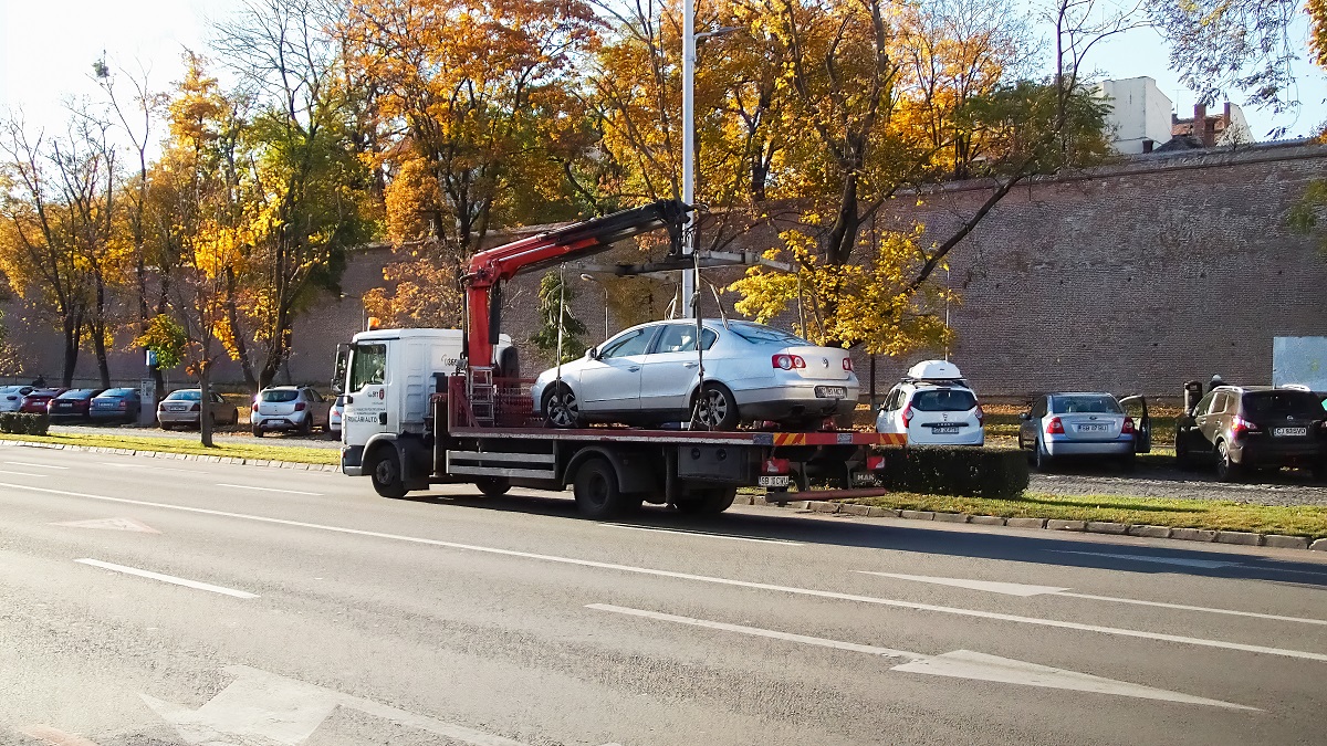 Poliția Locală Sibiu preia oficial ridicarea mașinilor și bunurilor abandonate. Consiliul Local a aprobat noul regulament