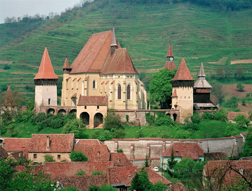 MOŞNA: Biserica Fortificată din Alma Vii, reabilitată prin Timbrul Monumentelor Istorice