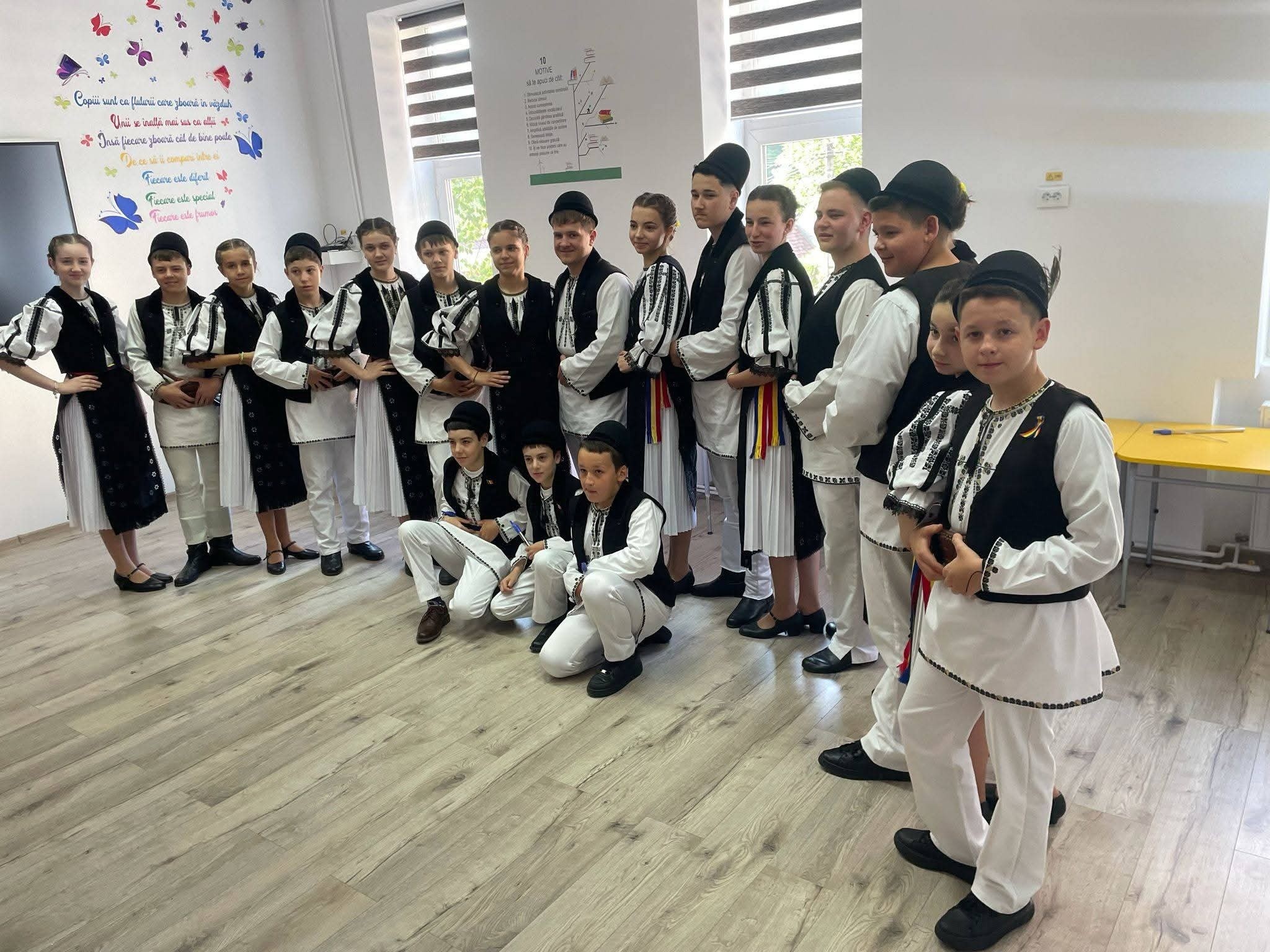 RÂU SADULUI: Grupul instrumental „Fluierașii de la Râu Sadului” a câştigat festivalul de folclor de la Tălmăcel