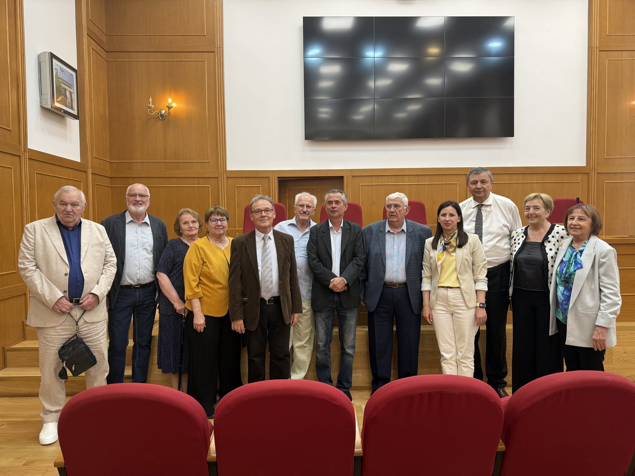Reuniune după 50 de ani de la terminarea Facultăţii de Filologie şi Istorie din Sibiu