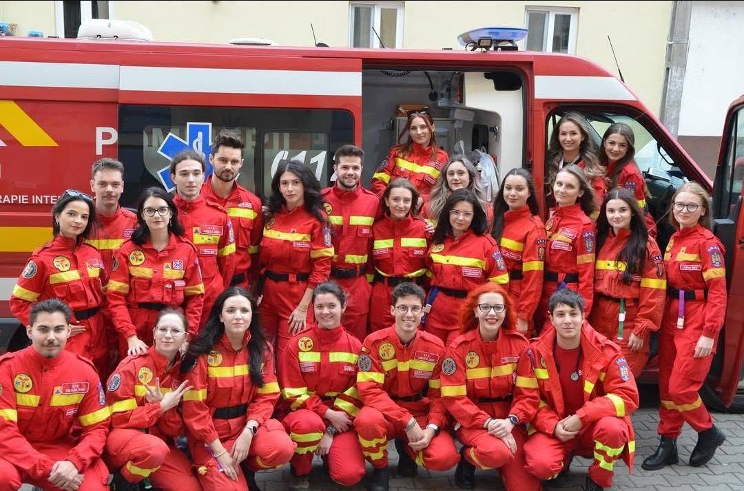 „Fără ei, probabil am fi asistat la dispariția serviciului”. Povestea celor 33 de ani în care studenții voluntari au ajutat la construirea SMURD Sibiu