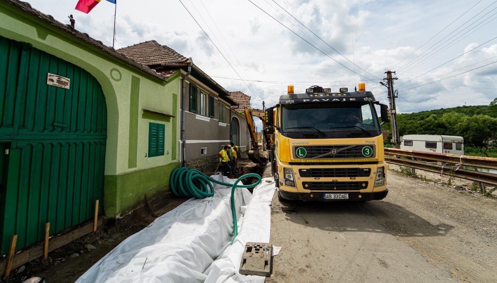 Modernizarea DJ 106G rezolvă și problema infiltrațiilor de apă din gospodăriile a 37 de familii din Gusu