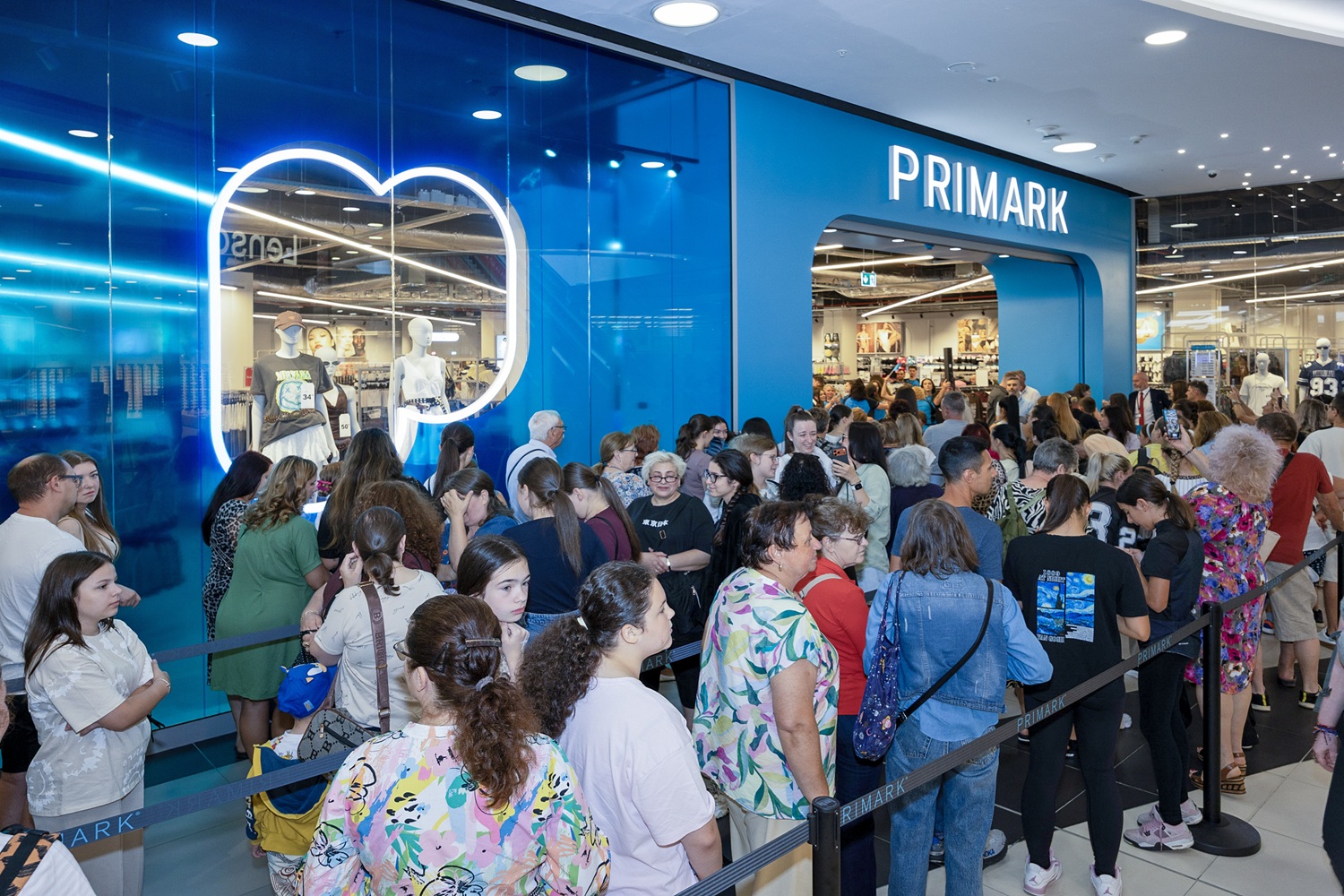 Primul magazin Primark din Sibiu: 8 milioane de euro investite și peste 100 de locuri de muncă