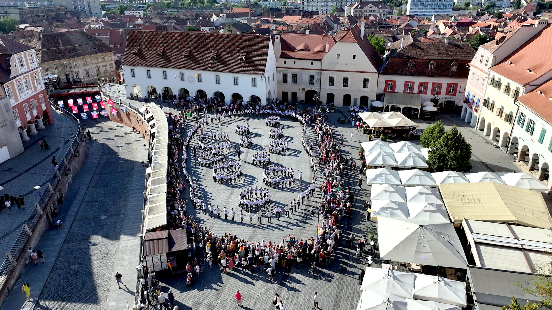 Sute de copii și tineri au adus jocul popular în Piața Mică, într-un flashmob spectaculos