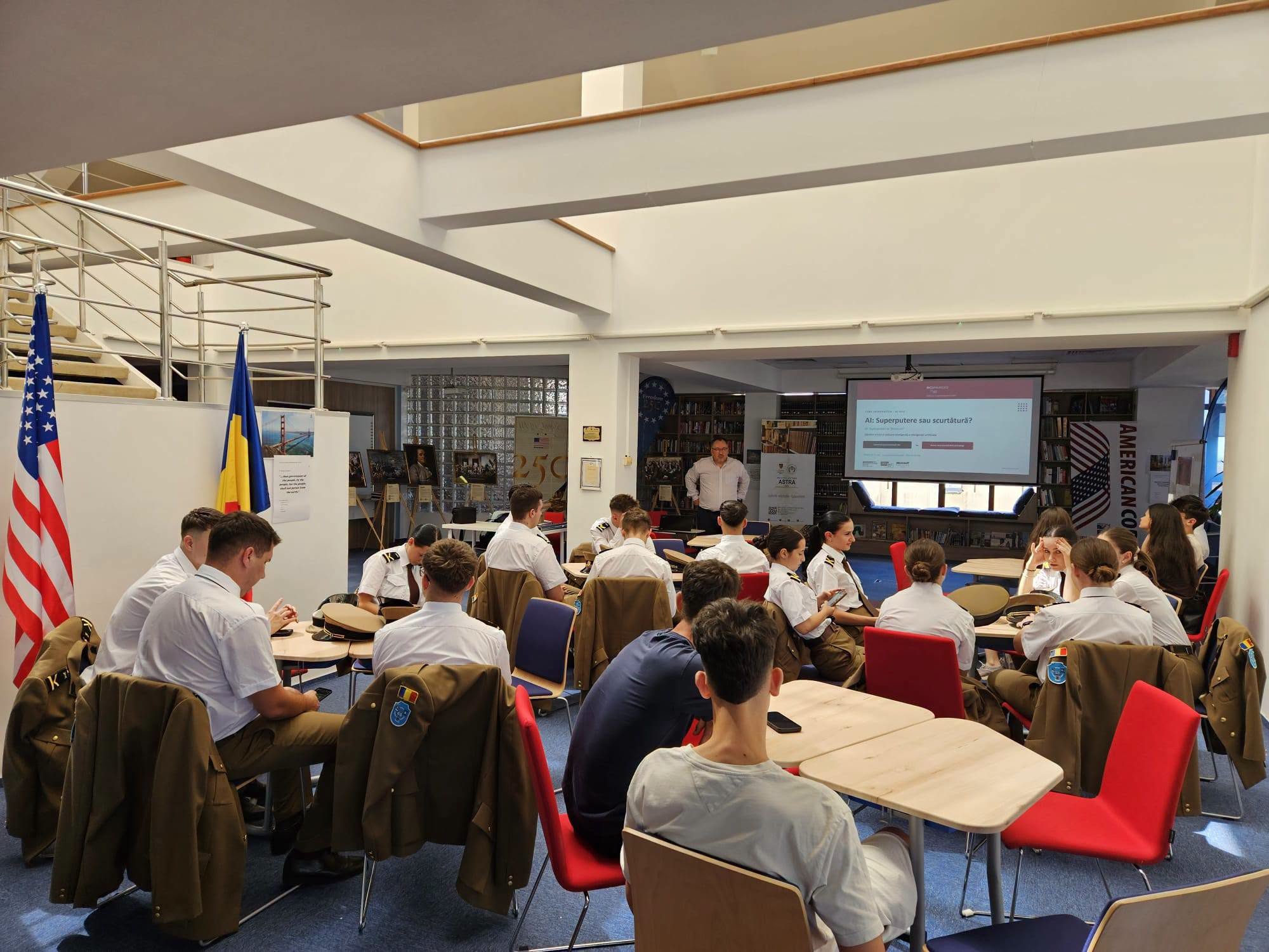 Elevii Școlii Militare din Sibiu au participat la un atelier despre utilizarea responsabilă a inteligenței artificiale