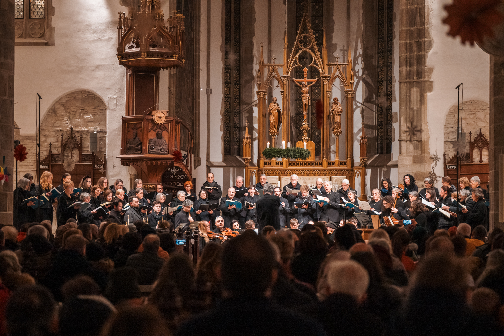 Corurile Bach din Sibiu și Dresda concertează împreună în Catedrala Evanghelică