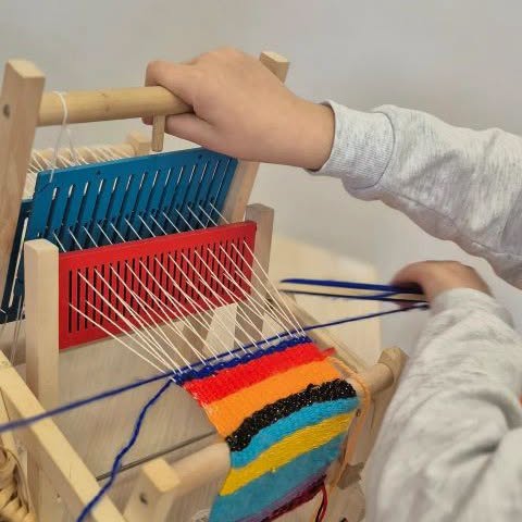 Muzeul Satului din Tălmăcel devine „școală” de tradiții. Ateliere de cusut, gastronomie, jurnalism și șezători până în septembrie
