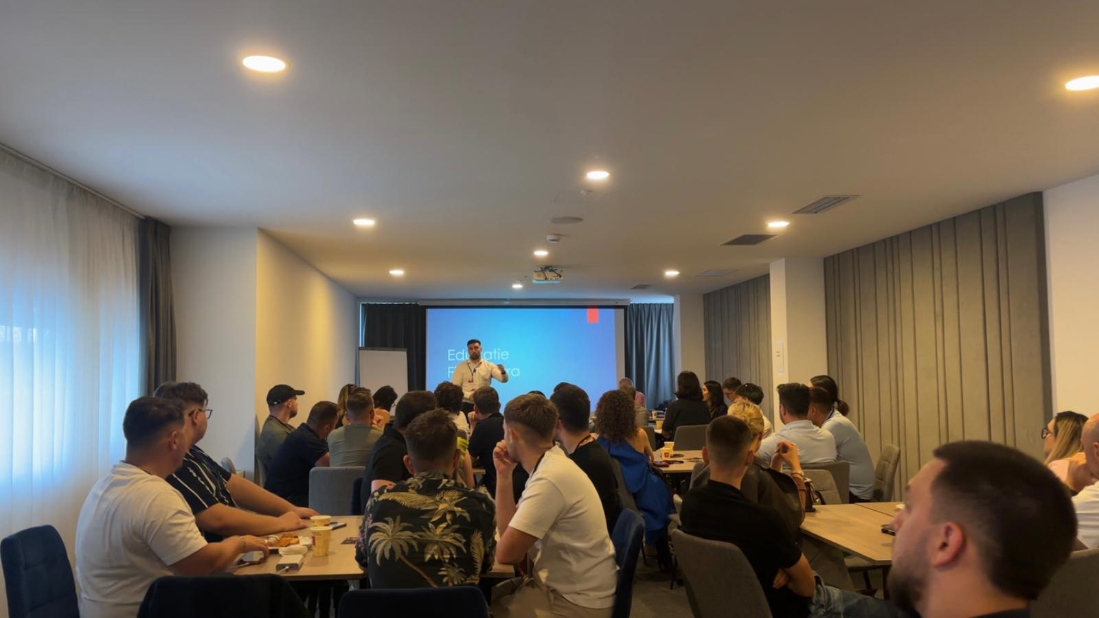 (P) Tineretul Social Democrat investește în oameni. Educația financiară a deschis drumul proiectului „Level Up”