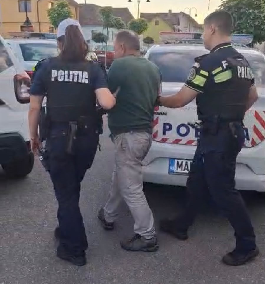 A lovit două femei cu un obiect contondent într-o societate comercială din Merghindeal. Agresorul a fost arestat