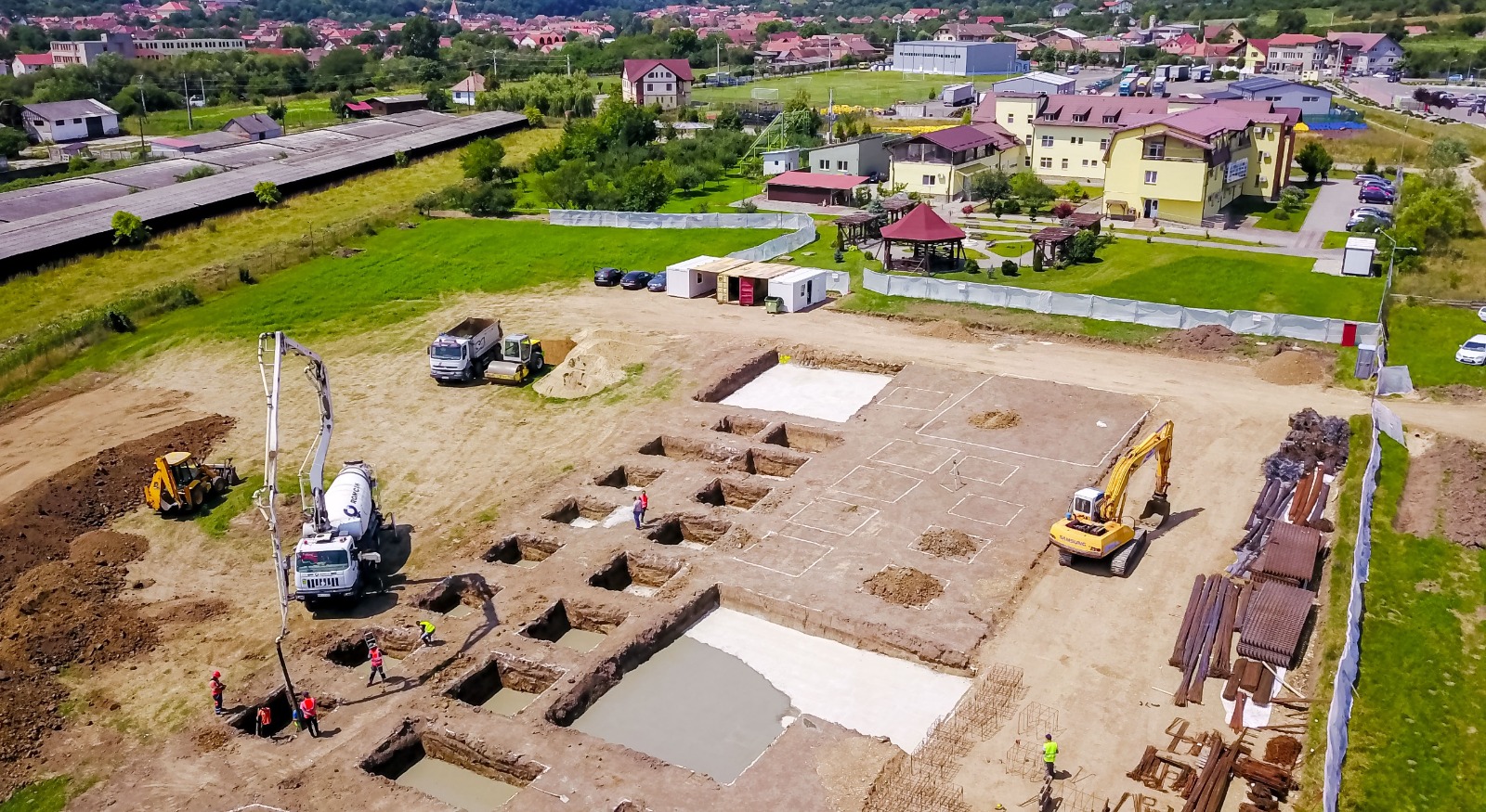 A început turnarea fundației viitorului Spital de îngrijiri paliative din Săliște. Daniela Cîmpean și primarul Horațiu Răcuciu, pe șantier