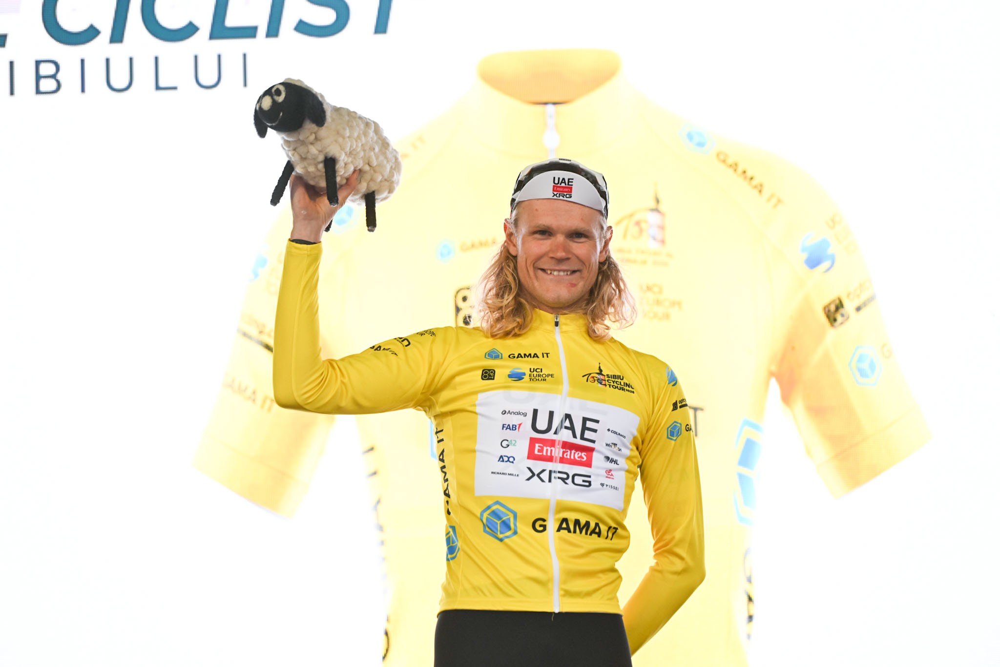 Dacă e sâmbătă, e… Danemarca, la Turul Ciclist al Sibiului 2026. Julius Johansen (UAE Team Emirates XRG) câştigă contratimpul individual din centrul istoric şi preia tricoul galben de la Malmberg