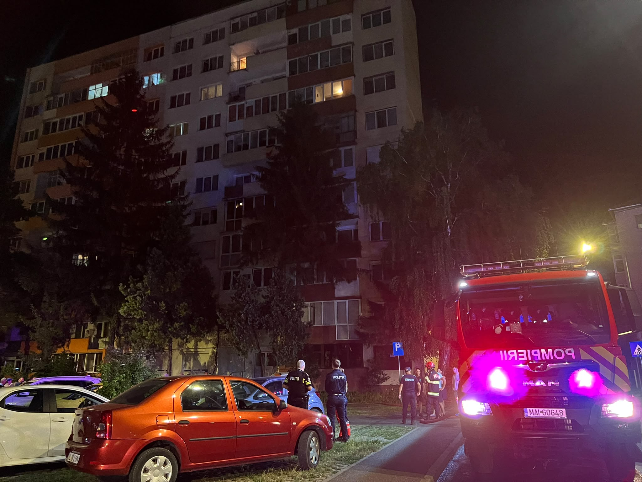Incendiu într-un bloc din Sibiu: 20 de persoane evacuate, o femeie de 77 de ani a ajuns la spital