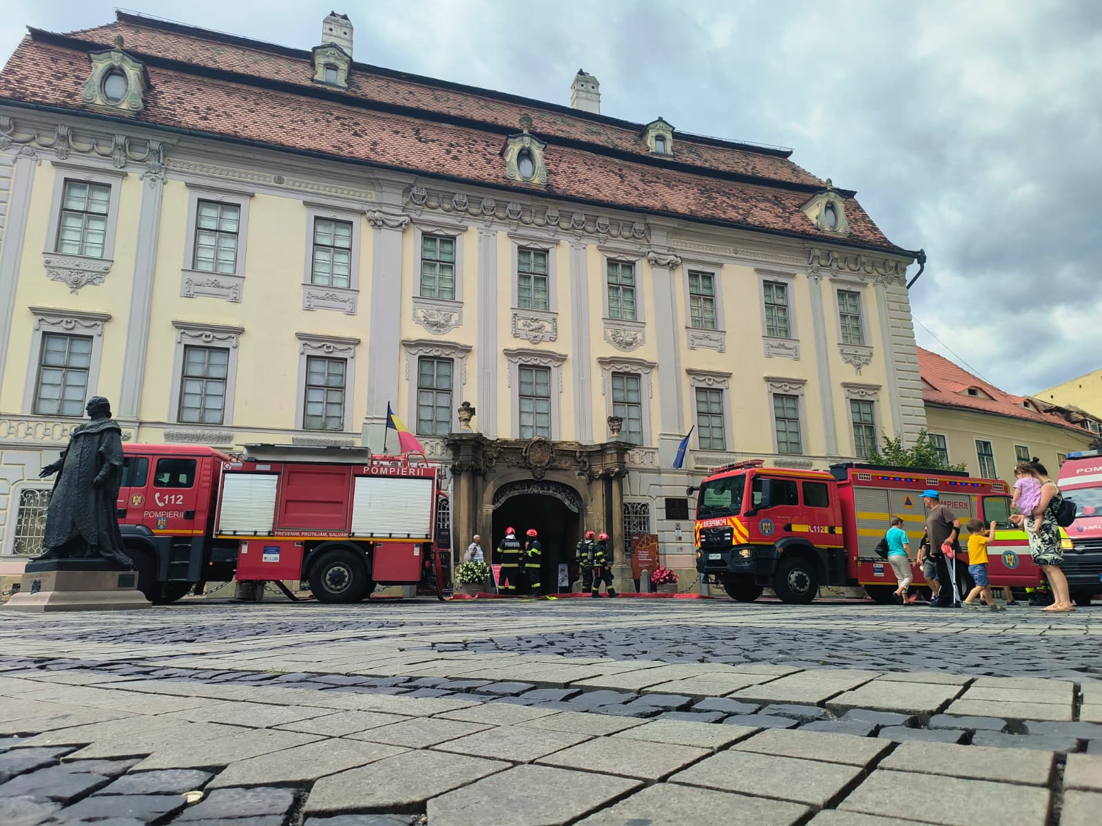 Pompierii desfășoară un exercițiu la Muzeul Brukenthal