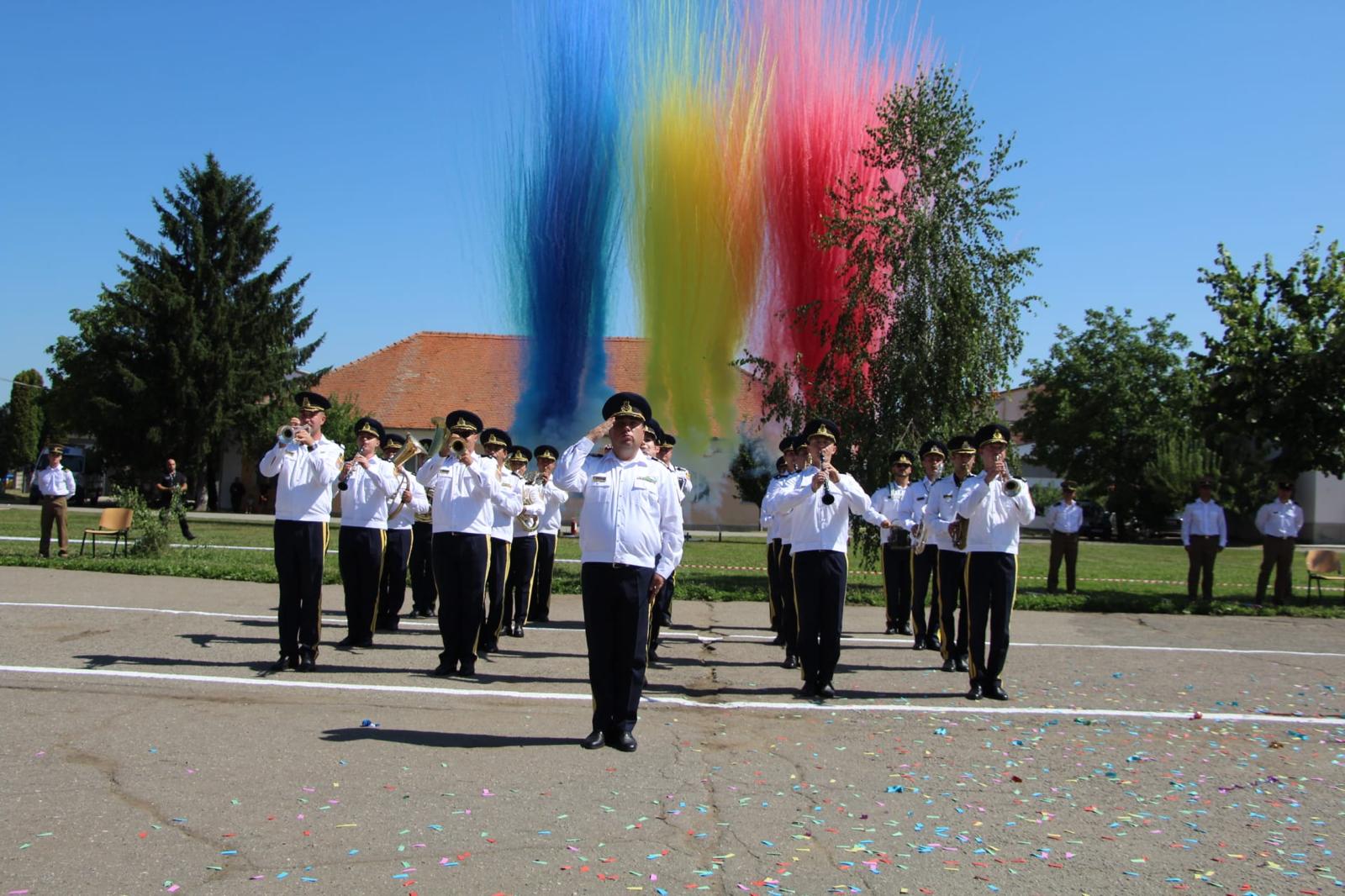 Promoția „Constantin Brâncuși – 150” a primit primul grad militar. Oficialități locale și județene, prezente la ceremonia de absolvire