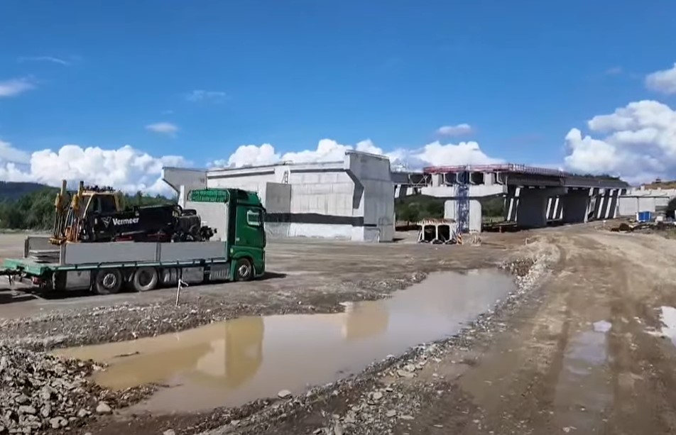 VIDEO | Constructorul turc Makyol avansează pe șantierele Autostrăzii Sibiu–Făgăraș. Tronsonul dintre Avrig și Arpaș a ajuns la 40%
