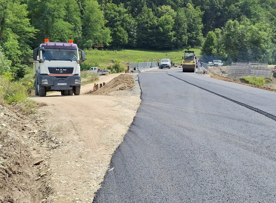 BOIŢA: Se asfaltează DC 73 Lotrioara