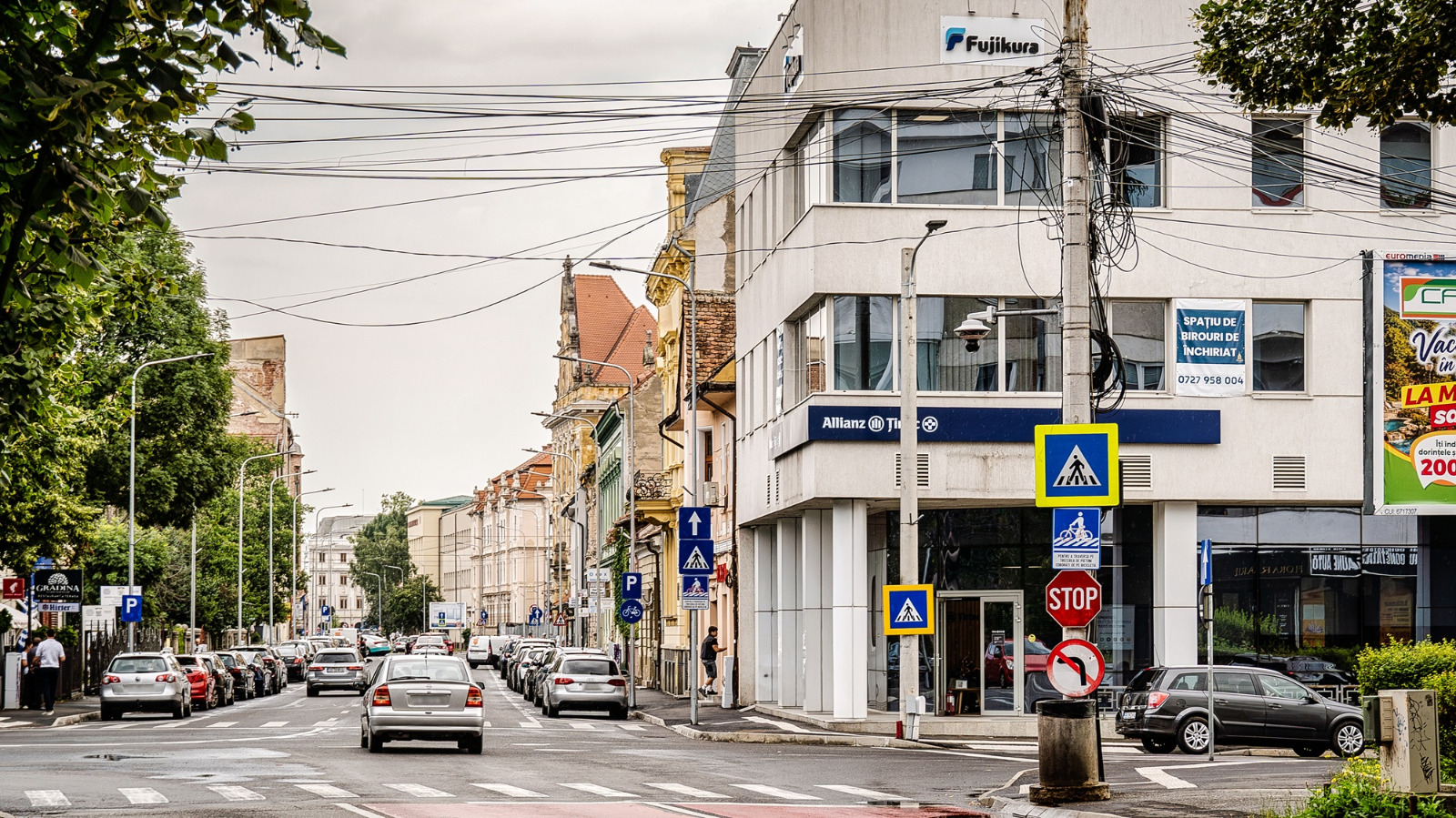 Dispar cablurile atârnate de pe Bulevardul Victoriei. Primăria investește peste 1,2 milioane de lei pentru îngroparea lor