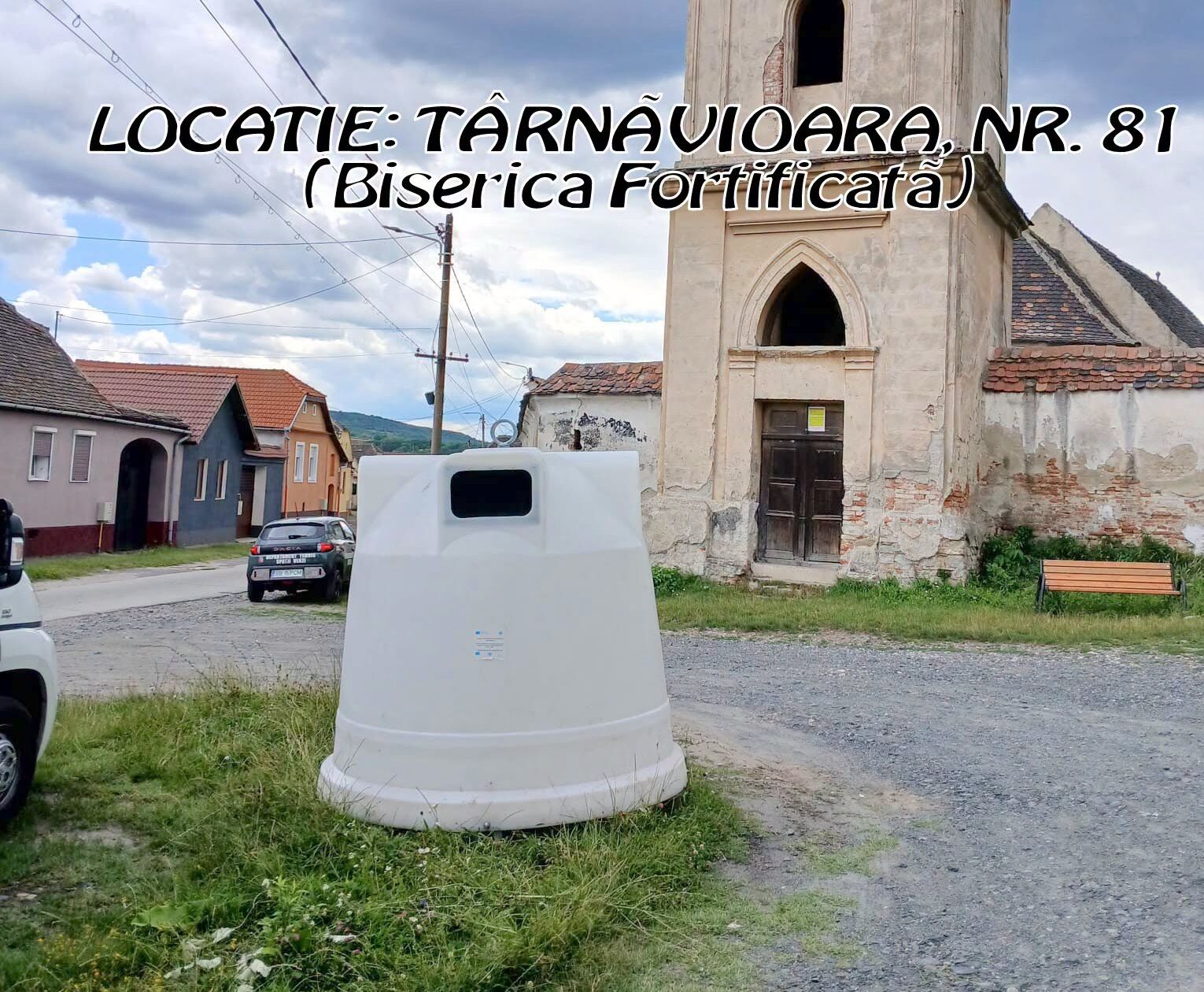 COPŞA MICĂ: 5 containere pentru deşeuri textile
