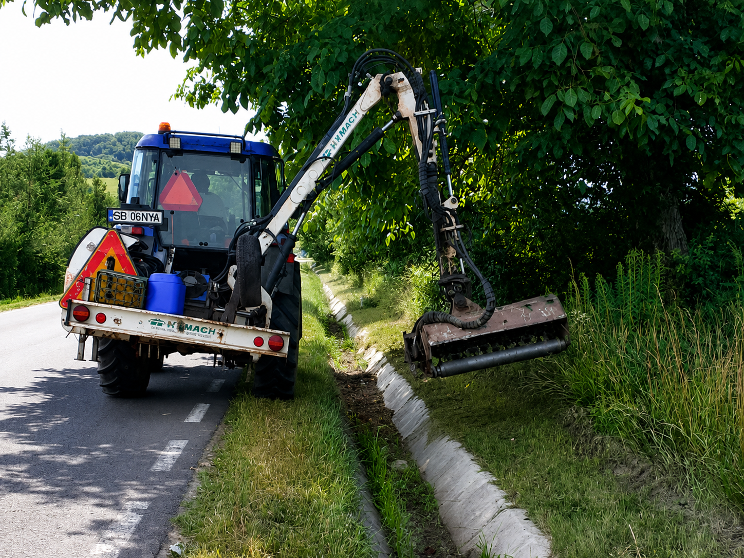 Lucrări pe mai multe drumuri județene din Sibiu în această săptămână. Drumarii intervin în zona Agnitei, pe Valea Hârtibaciului și spre Arpaș