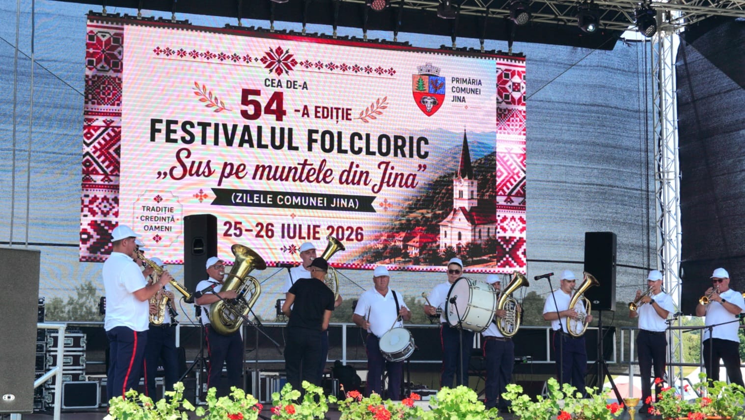 Jina: Festivalul „Sus pe muntele din Jina” devine brand naţional