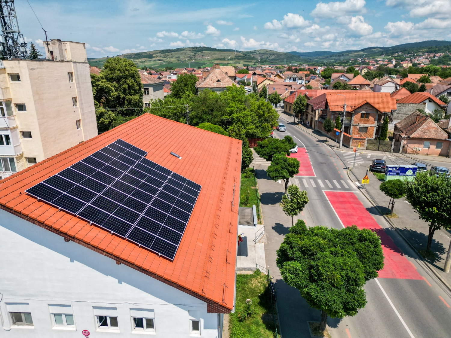 Peste 900 de panouri fotovoltaice vor produce energie pentru școli, Primărie și Zoo Sibiu