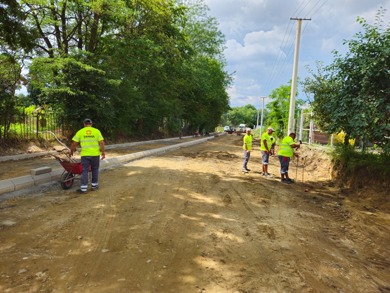 Lucrările pe strada Salcâmilor au ajuns la 30%. Modernizarea accesului spre Gușterland continuă