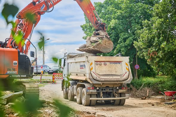 Șantierul de pe strada Muncel intră într-o nouă etapă. Canalizarea este gata, urmează lucrările la carosabil și trotuare