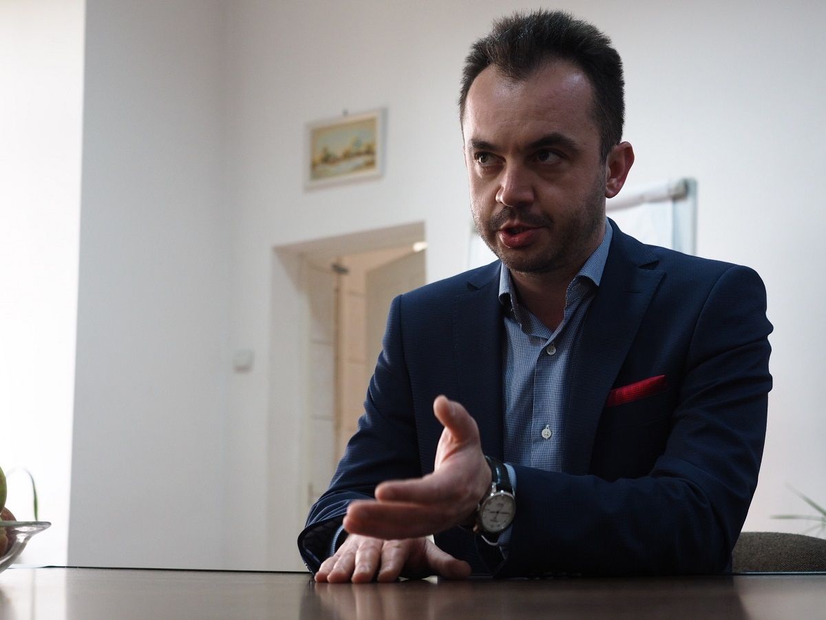 UPDATE – Comunicat Poliţie | Descindere pe Azilului: Mită deghizată în „donaţii”. Surse: directorul reţinut pentru 24 de ore