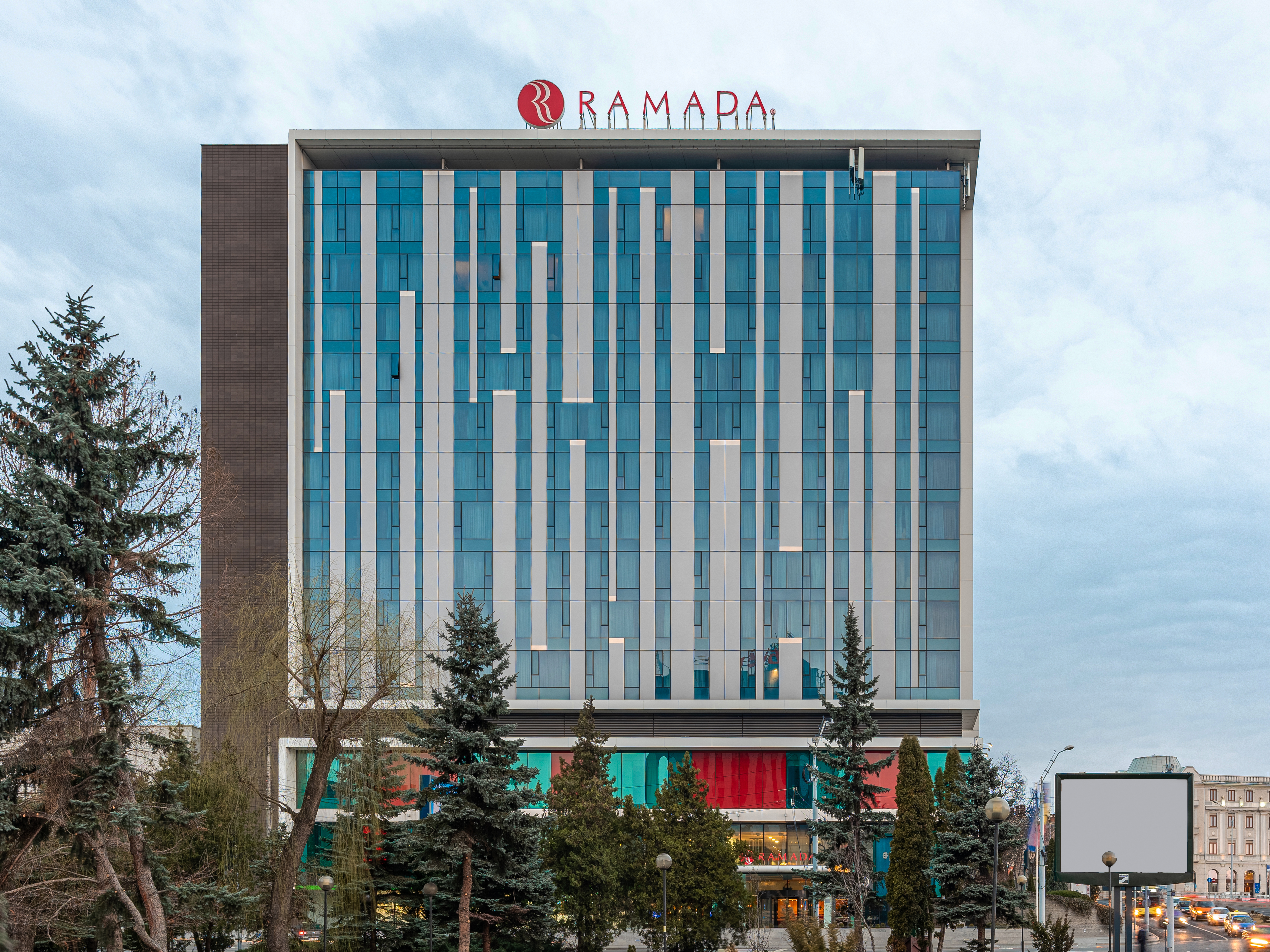 Ramada, poarta de intrare în Sibiu. Echipa duce ospitalitatea dincolo de ușa hotelului