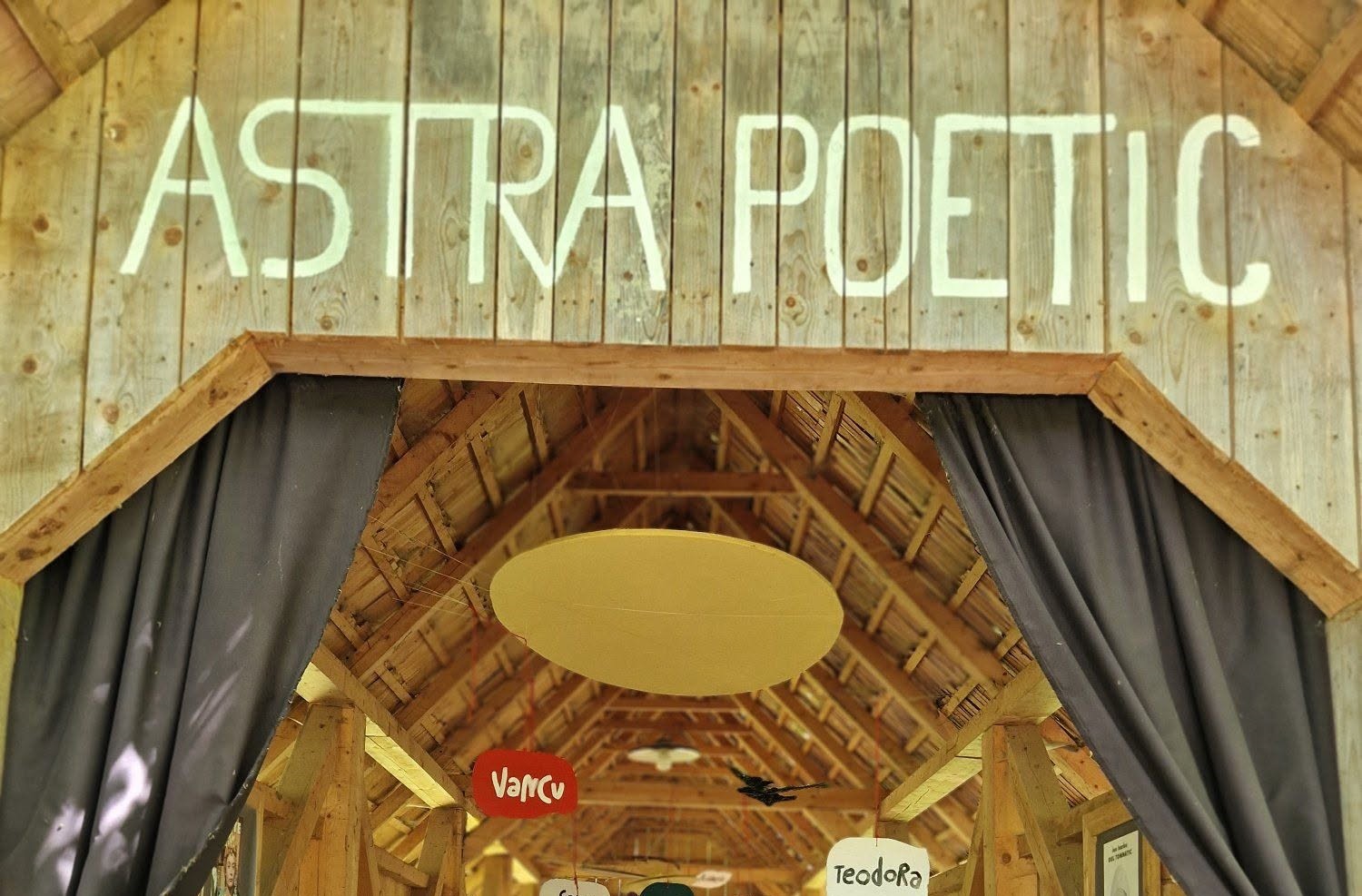 Trei zile de literatură contemporană la „ASTRA Poetic 2026”. Poezia, muzica și melancolia se întâlnesc la Muzeul ASTRA.