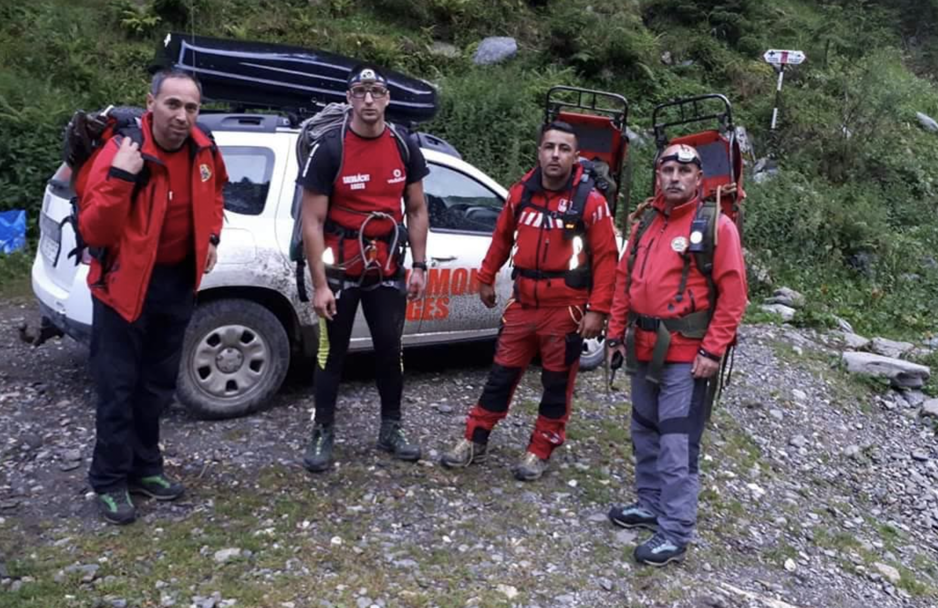 Patru tineri dați dispăruți după o drumeție spre Vârful Moldoveanu, găsiți în siguranță