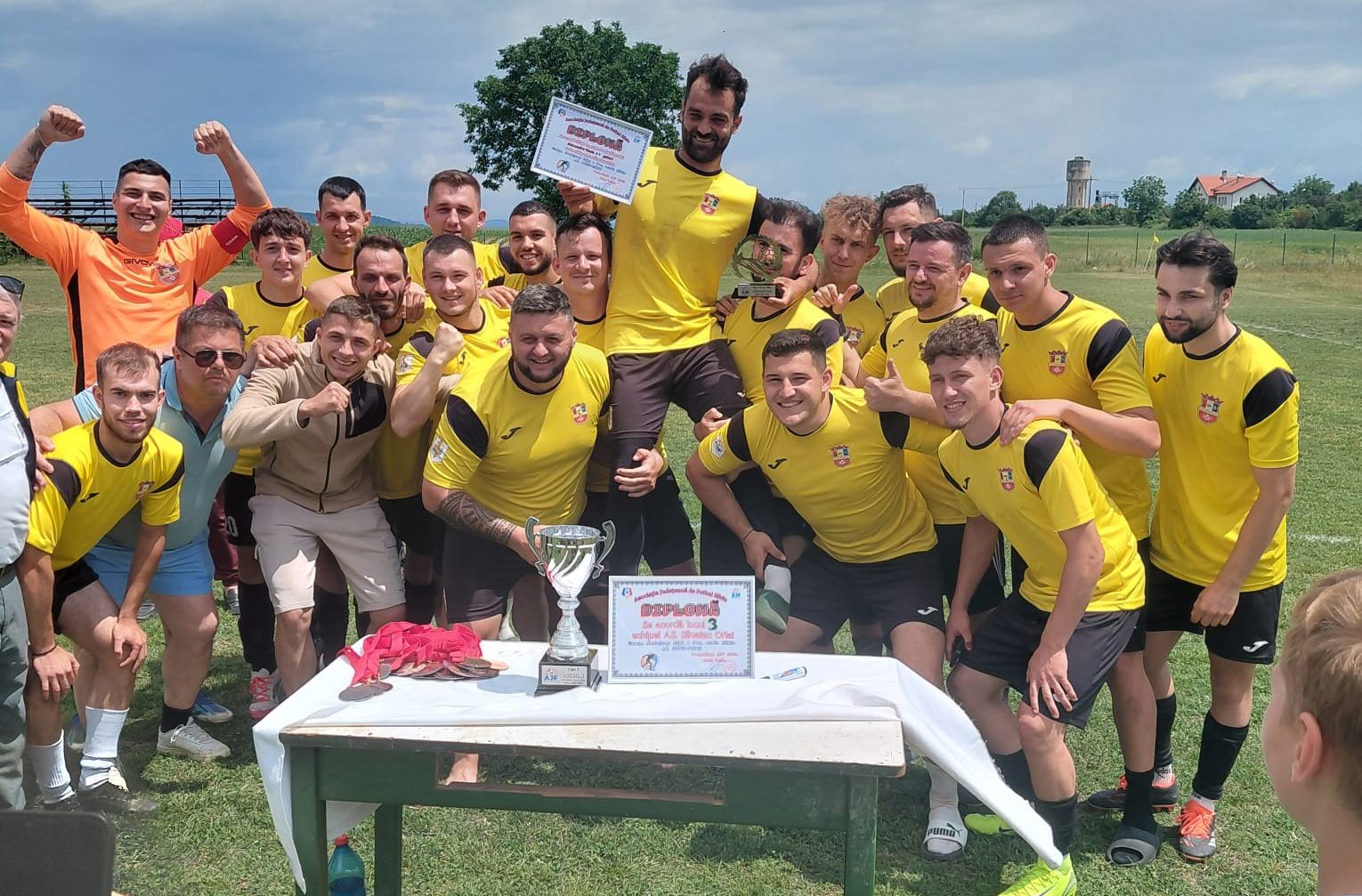 Silvatex, clubul cu rădăcini în anii ’50. Despre istoria, prezentul şi viitorul acestuia. Cine a fost cel care dă numele arenei de fotbal din Orlat