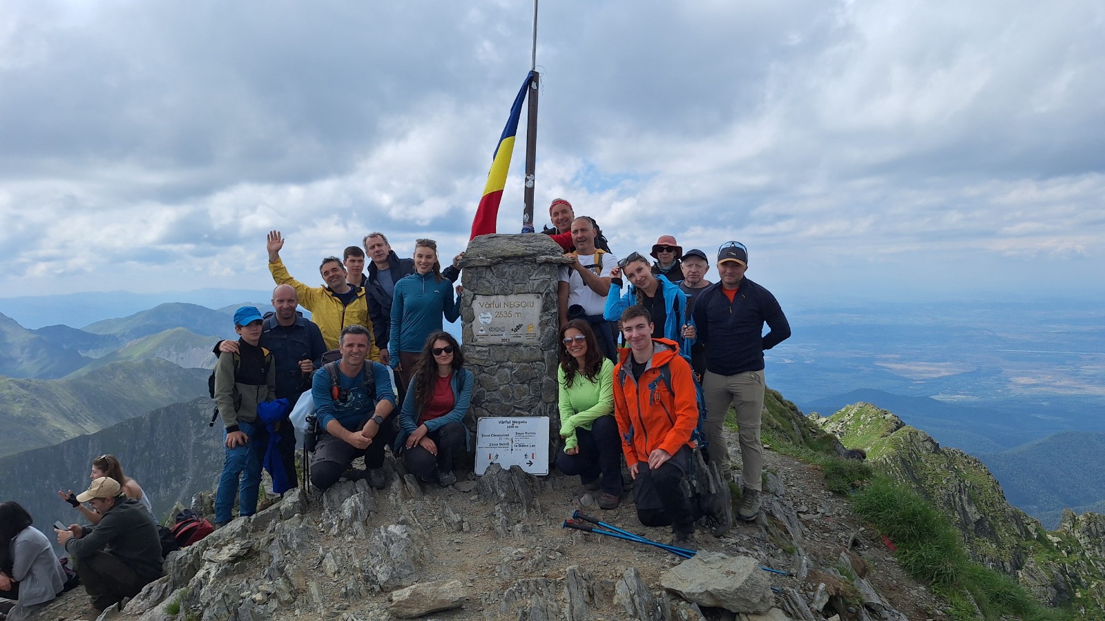 „13 x 2500 m”, provocarea Anii Drumeției: opt dintre cele mai înalte vârfuri din România au fost deja cucerite. Urmează două etape speciale în luna august