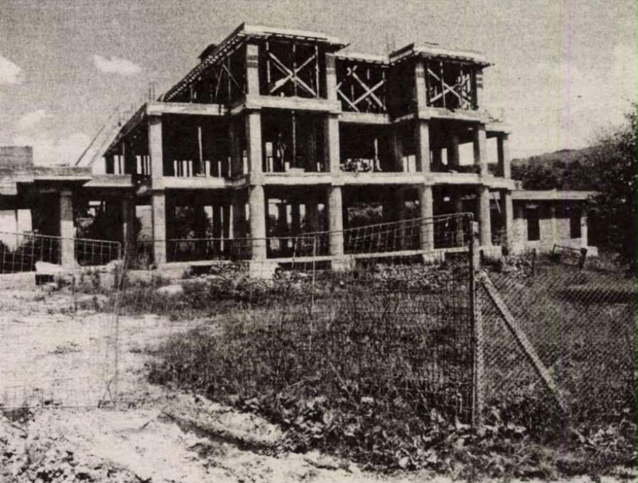 Primăria comunei Păuca în construcție – arhiva Tribuna 25 iulie 2006.