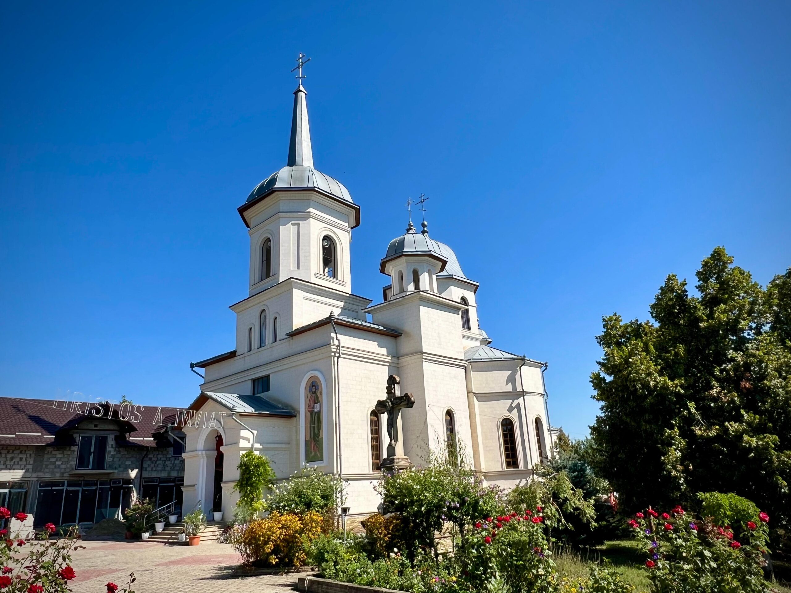 Biserica românească din Criuleni, demolată cu dinamită de ruși, reconstruită cu lemn trimis din Sibiu