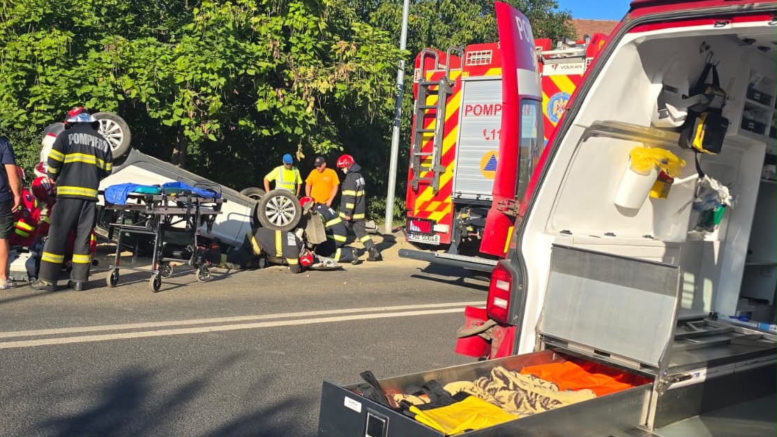 UPDATE | Traficul a fost reluat în Broscărie, după ce o femeie s-a răsturnat cu mașina