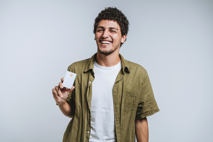 Cum alegi banca potrivită pentru deschidere 100% online: ghid pentru freelanceri și profesioniști tech