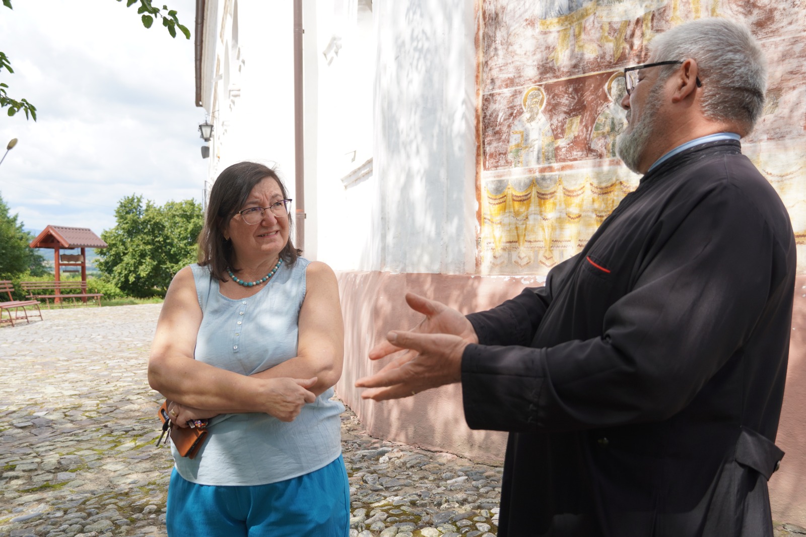 Cum și-au construit avrigenii „prin învăluire” prima biserică din cărămidă. Primarul, scos din pușcărie „din bunăvoința Înălțimii Sale”