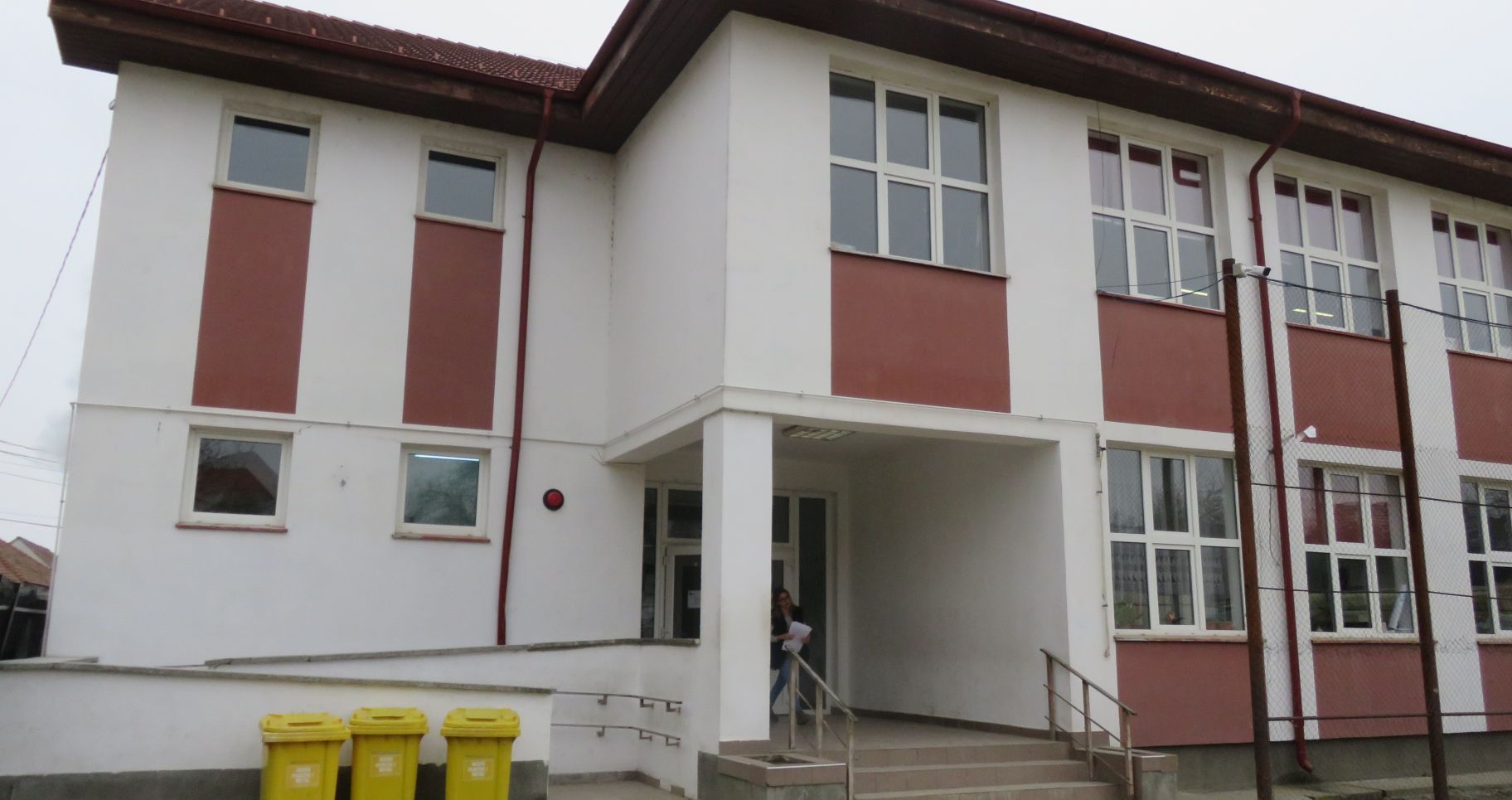 Infrastructură şcolară şi echipamente didactice moderne pentru elevii şcolii din Racoviţa