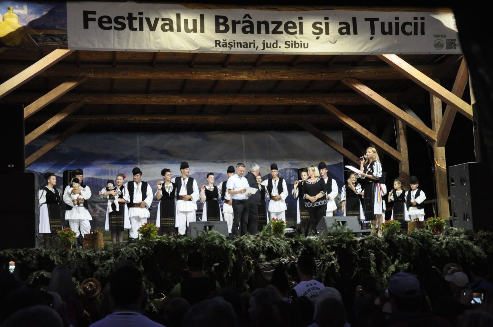 RĂŞINARI: Festivalul Brânzei și al Țuicii, ediţia XXIII, 29 – 30 august, pe Valea Ștezii