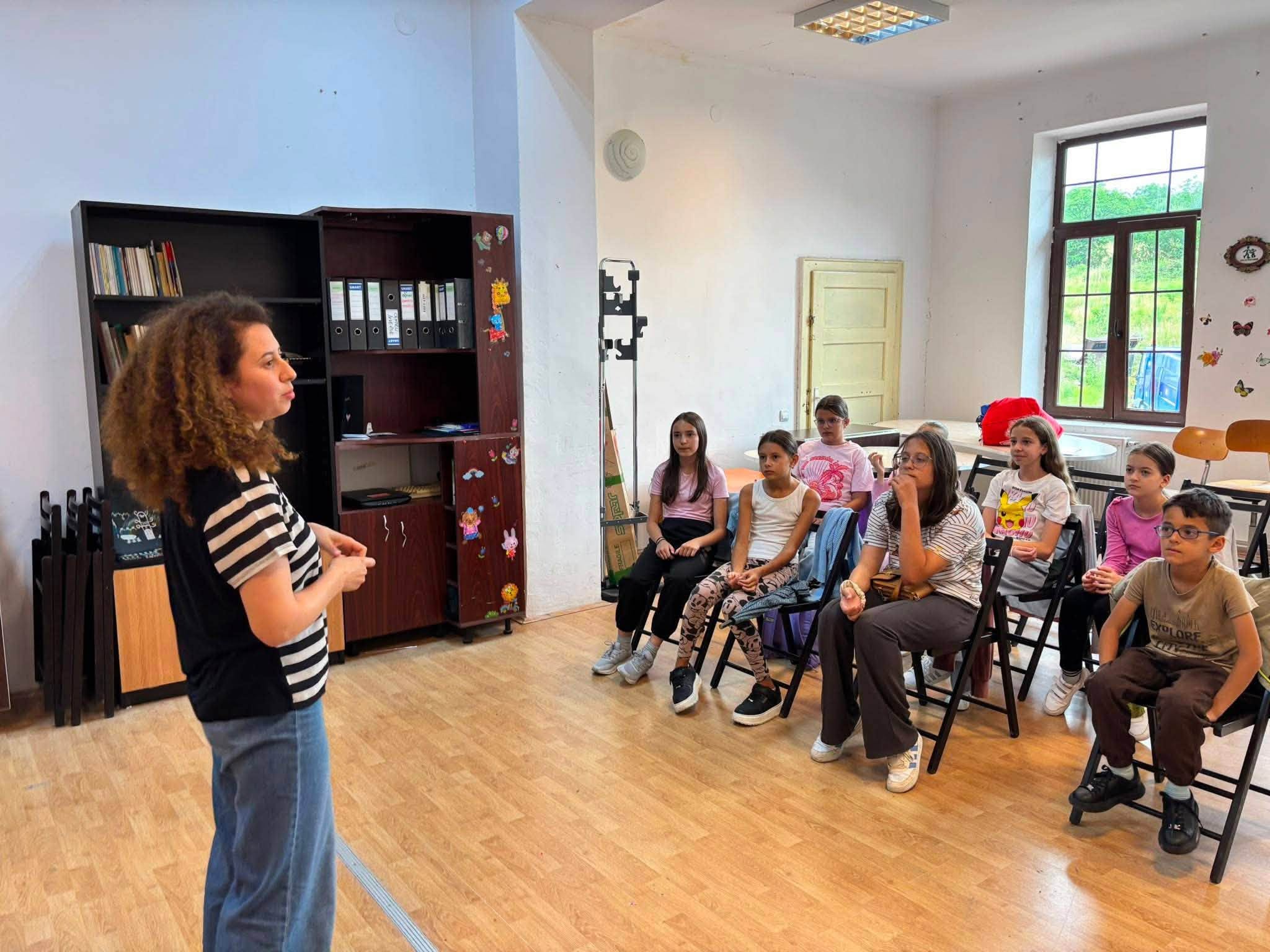 RĂŞINARI: Final de proiect. Copiii şi tinerii au explorat arta scenică