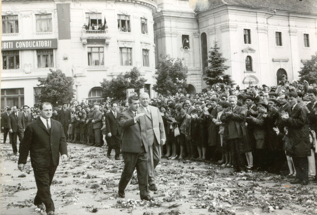 Fototeca online a comunismului românesc